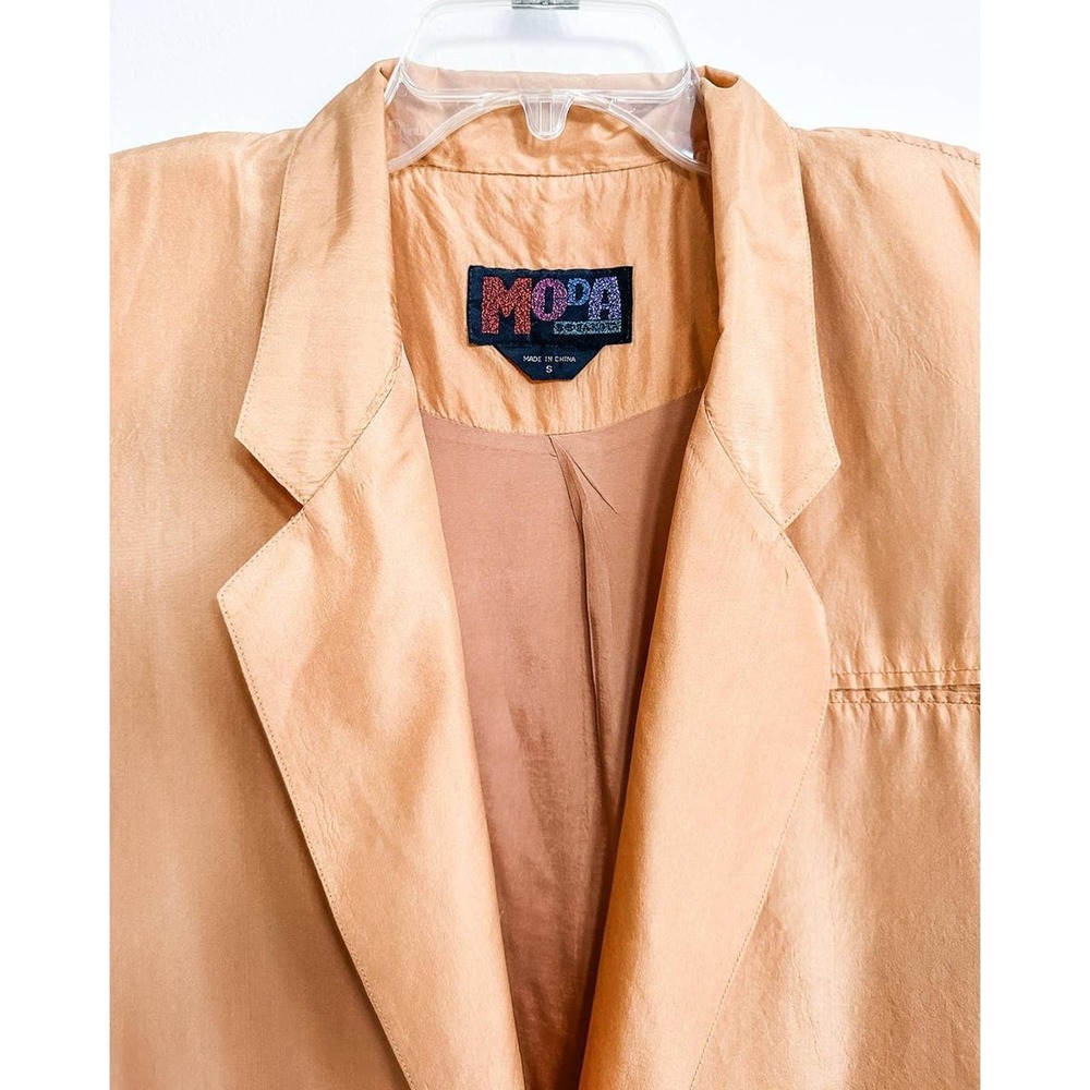 Vintage Silk 80s Blazer with exaggerated shoulders - Picture 4 of 7